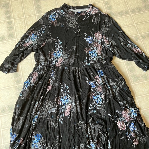 torrid Dresses & Skirts - Torrid Super soft Black Gray Floral skater Knit Dress